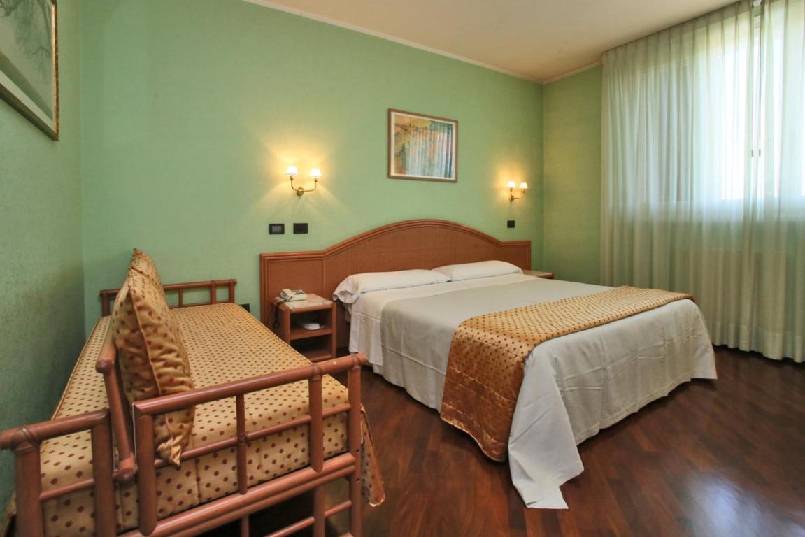 Hotel Le Ville Modena Exterior photo