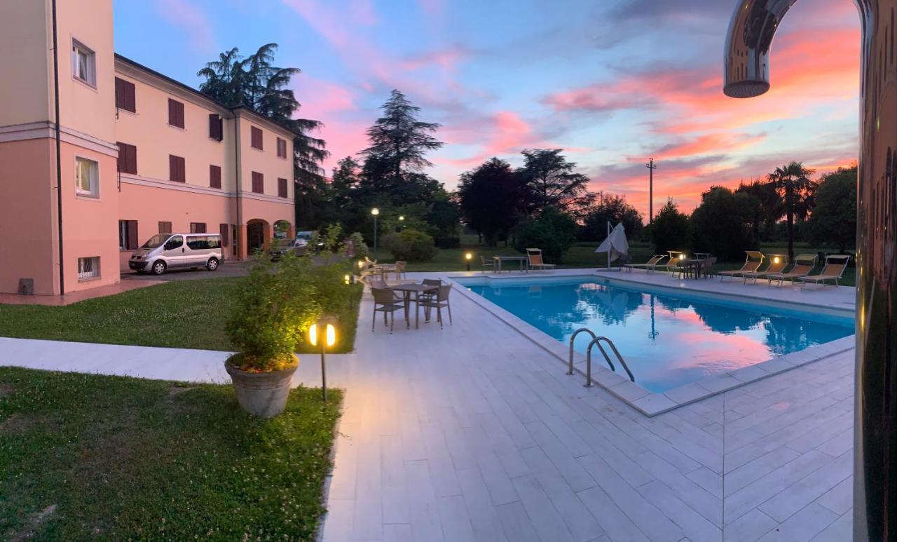 Hotel Le Ville Modena Exterior photo