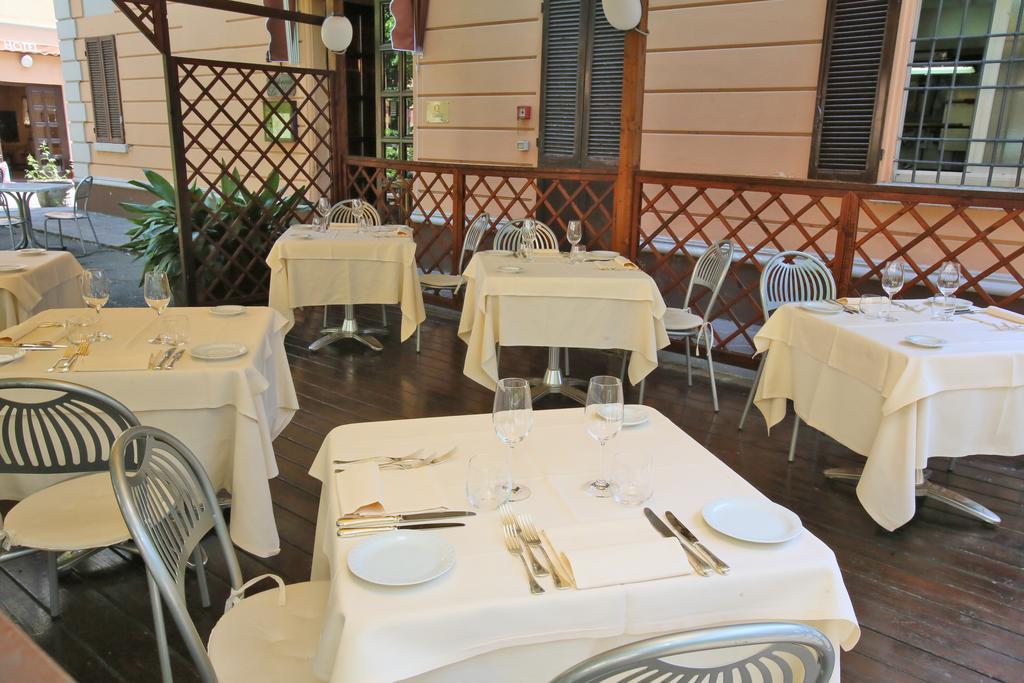 Hotel Le Ville Modena Exterior photo
