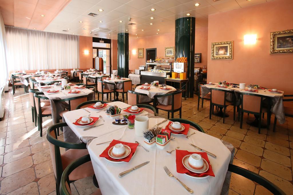 Hotel Le Ville Modena Exterior photo