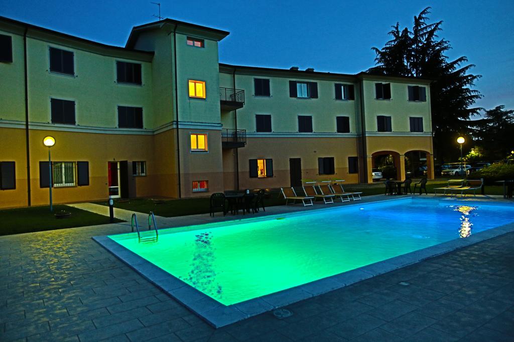 Hotel Le Ville Modena Exterior photo