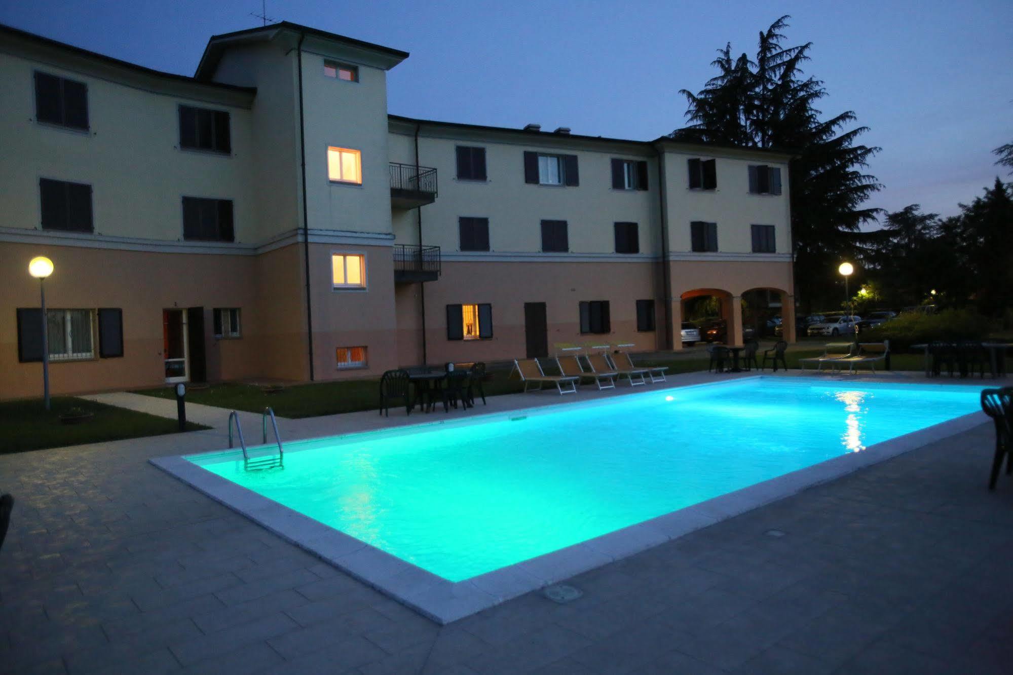 Hotel Le Ville Modena Exterior photo