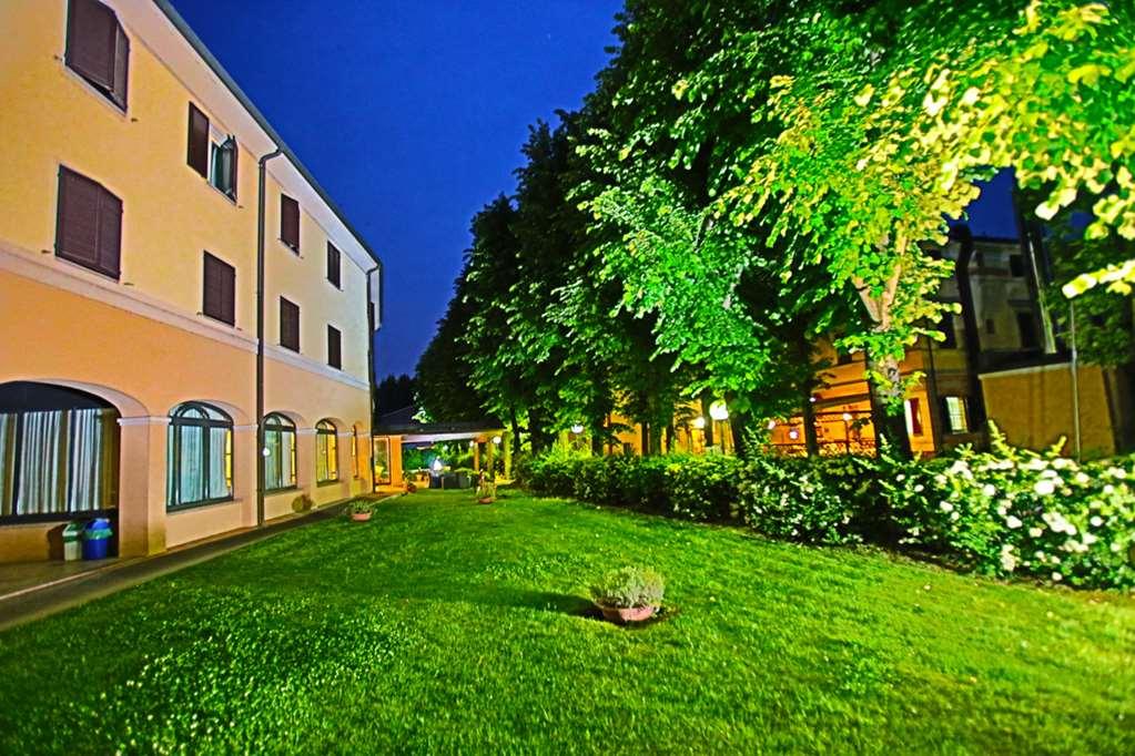 Hotel Le Ville Modena Facilities photo